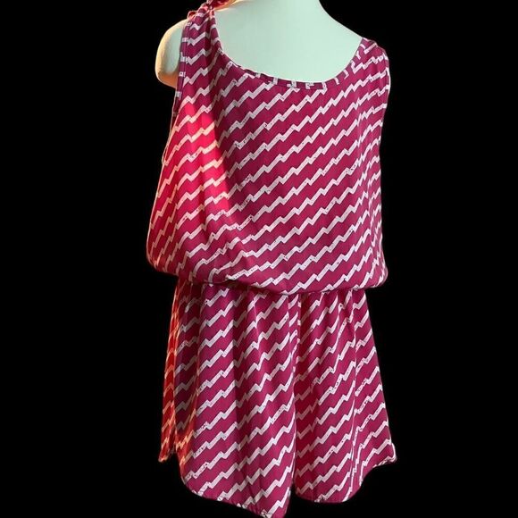 My Beloved Pink Chevron Romper/ SZ: M / EUC - Picture 1 of 7